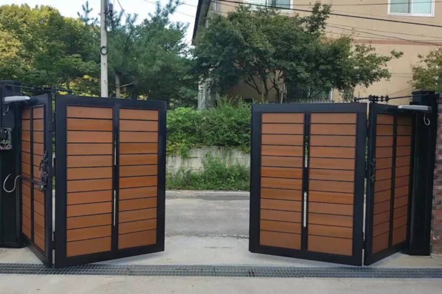 Automatic Folding Gate